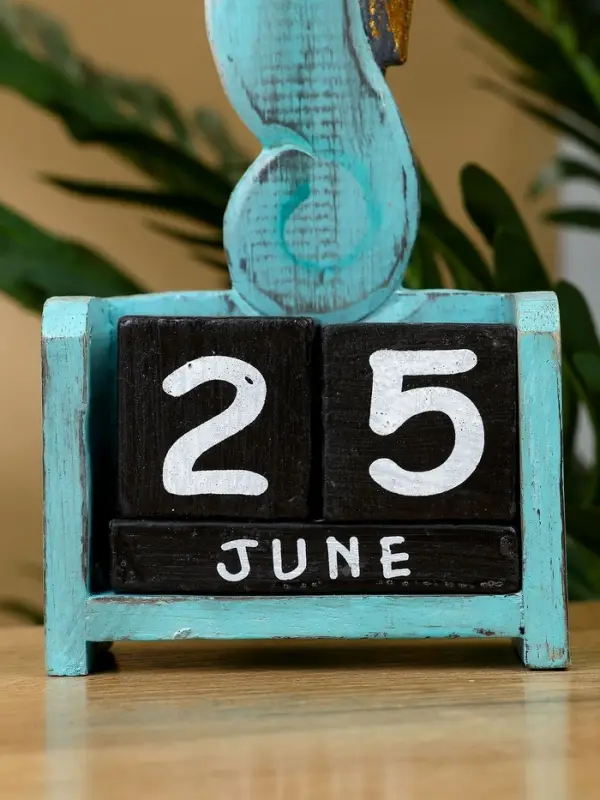 Календарь настольный Календарь настольный "Морской конёк" дерево 11х5х19 см, цв. бирюзовый