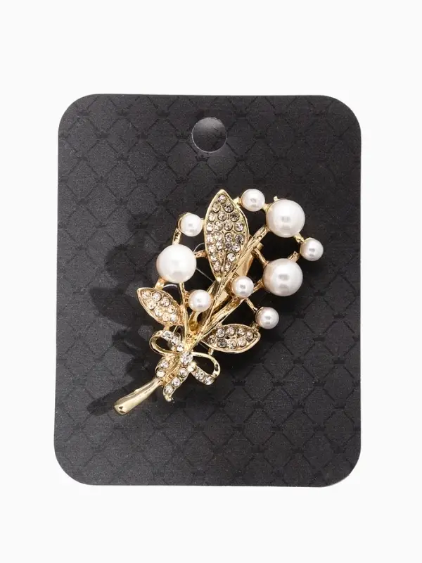 Брошь &laquo;Ветка&raquo;, жемчужных ягод, белая в золоте