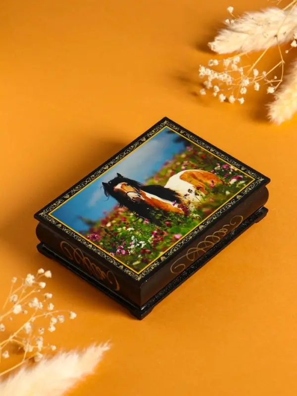 Шкатулка «Конь на лугу», 10×14 см, лаковая миниатюра