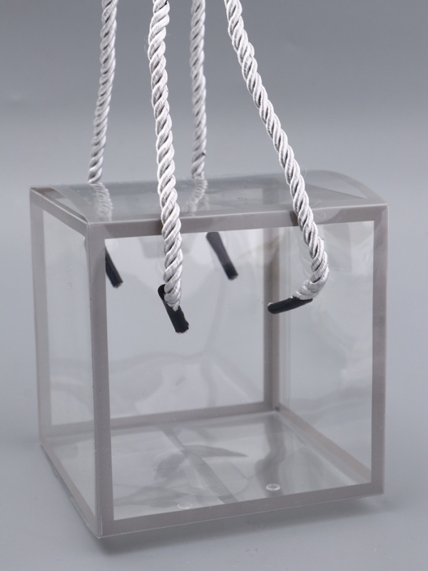 Коробка из PET с ручками, серебрянная, 10 х 10 х 10 см Коробка из PET с ручками, серебрянная, 10 х 10 х 10 см