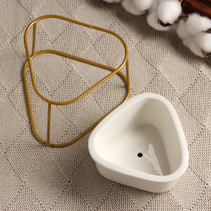 Горшок Горшок "Треугольник" на подставке, золото, 13х11х9см