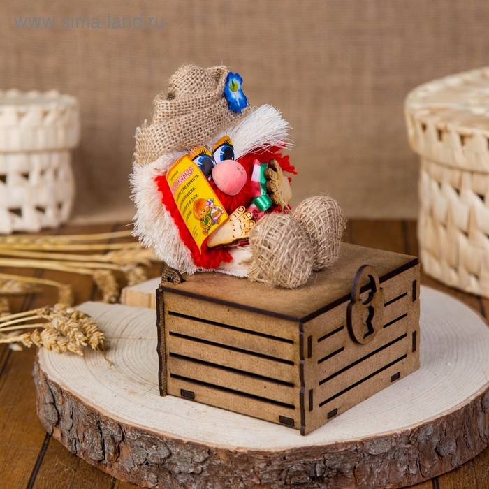 Оберег-домовой Оберег-домовой "Богатейка на сундуке, в колпаке", 20х14х10 см МИКС