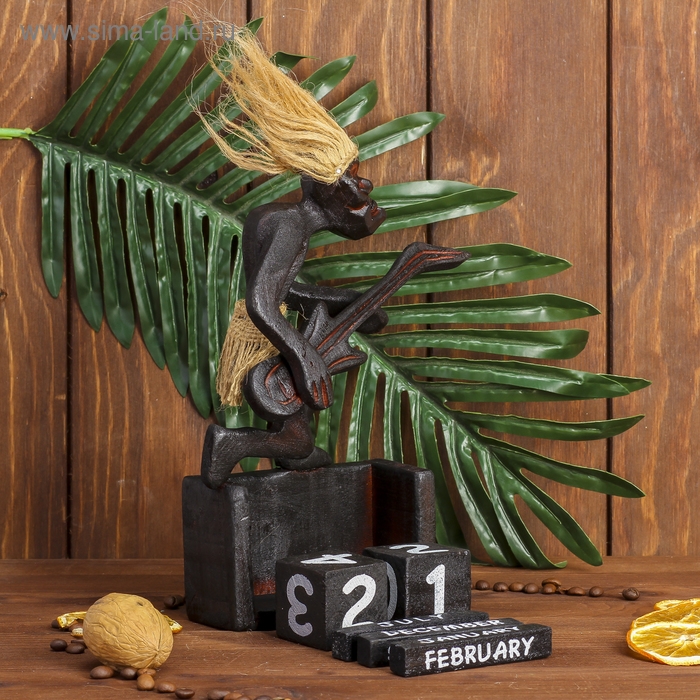 Сувенир дерево календарь "Абориген с гитарой" 23х16х7 см