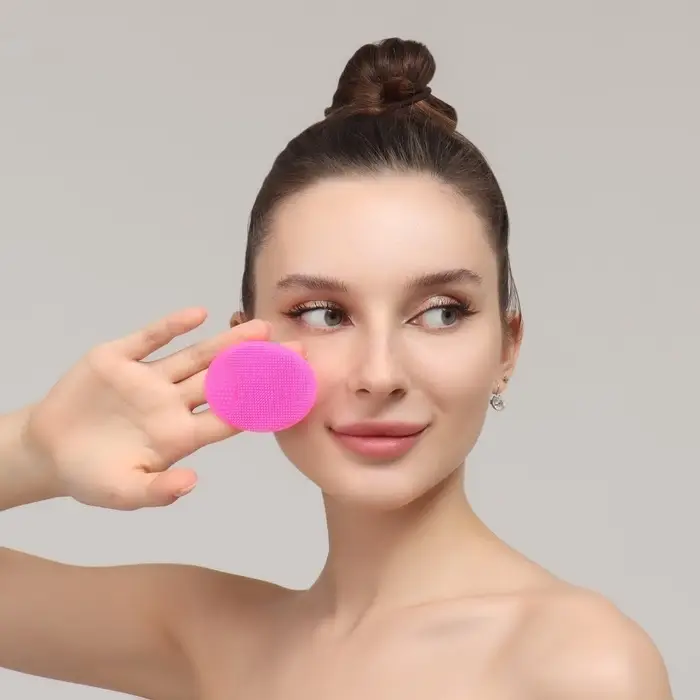 Щётка для умывания «Овал» на присоске, 6.3×5 см, МИКС