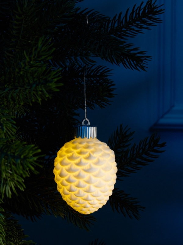 Елочный шар Елочный шар "Шишка" 6.5х6.5х8 см, 1 LED, LR44x3(в компл.), свечение тёплое белое