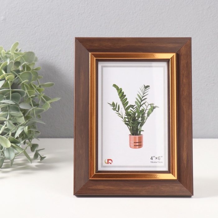 Фоторамка пластик 10х15 см Фоторамка пластик 10х15 см "Вайолетт" коричневая с золотой полосой 1,5х14,4х19,4 см