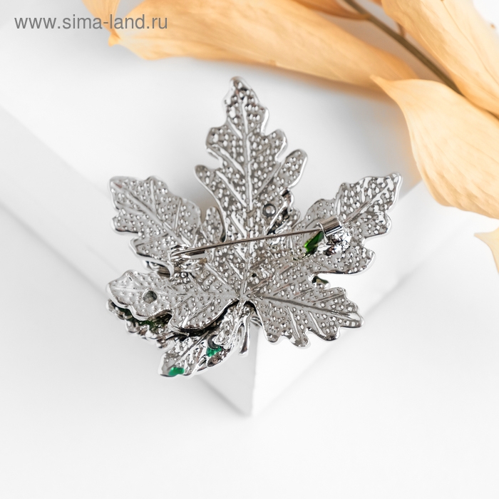 Брошь «Листья» три кленовых, цвет зелёный в серебре Брошь «Листья» три кленовых, цвет зелёный в серебре