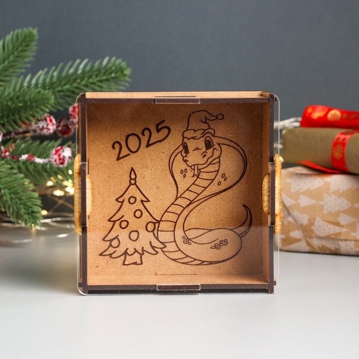 Новогодняя копилка с акрилом  Новогодняя копилка с акрилом "Змея. Кобра у ёлки" 12х12х4 см