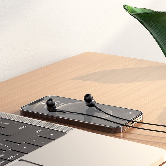 Наушники Hoco M82, проводные, вакуумные, микрофон, Jack 3.5 мм, 1.2 м, черные Наушники Hoco M82, проводные, вакуумные, микрофон, Jack 3.5 мм, 1.2 м, черные