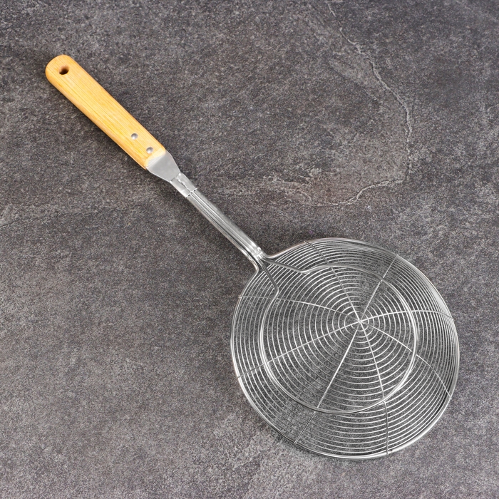 Дуршлаг-сито с деревянной ручкой 44см, диаметр18см, глубина 6,5см Дуршлаг-сито с деревянной ручкой 44см, диаметр18см, глубина 6,5см