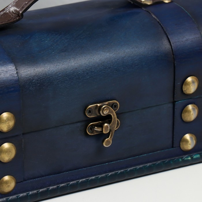 Шкатулка дерево под бутылку  Шкатулка дерево под бутылку "С заклёпками" ярко-синяя 11х34х12,8 см