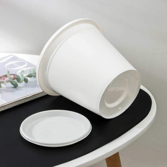 Горшок для цветов с поддоном «Эконом», 2 л, пластиковый, цвет белый Горшок для цветов с поддоном «Эконом», 2 л, пластиковый, цвет белый