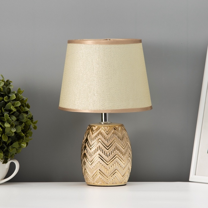 Настольная лампа с абажуром RISALUX «Галс», Е14, 40 Вт, золото, 18×18×28 см Настольная лампа с абажуром RISALUX «Галс», Е14, 40 Вт, золото, 18×18×28 см