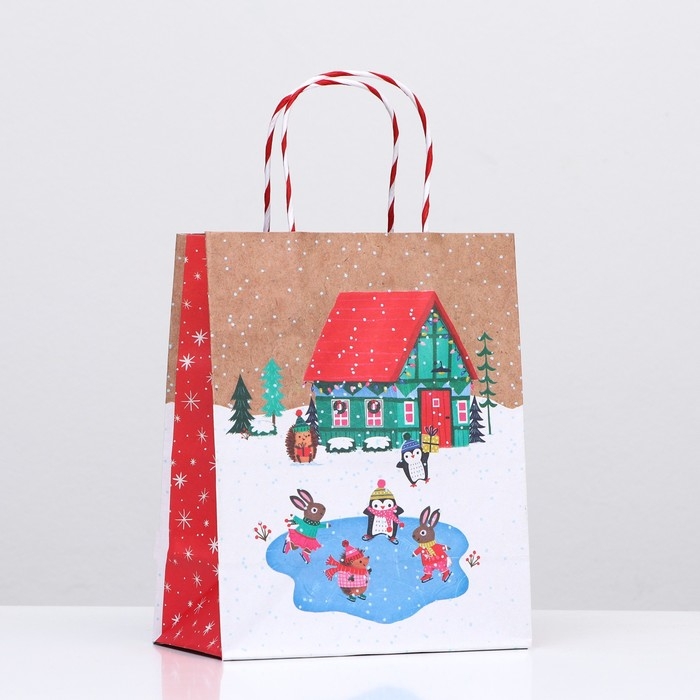 Новый год. Пакет бумажный подарочный новогодний крафт Новый год. Пакет бумажный подарочный новогодний крафт "Новогодний двор" 18 х 22,3 х 10 см.