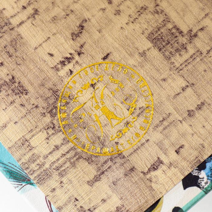 Сейф-книга дерево кожзам Сейф-книга дерево кожзам "Голубые птички и зелёные цветы" 21х13х5 см