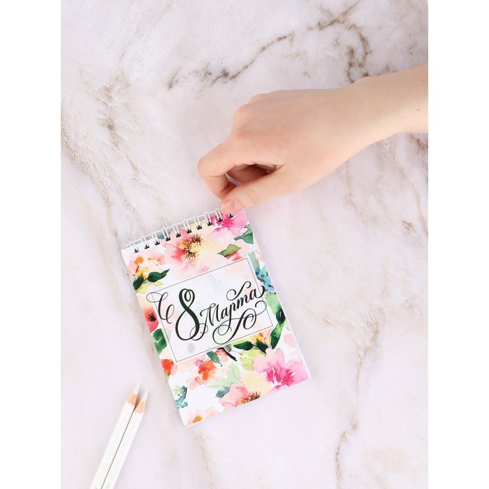 Блокнот в мягкой обложке А6, 40 л на гребне «С 8 марта» Блокнот в мягкой обложке А6, 40 л на гребне «С 8 марта»