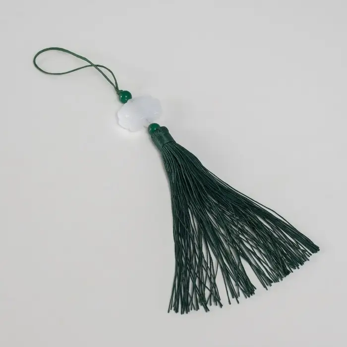 Подвеска текстиль, пластик Подвеска текстиль, пластик "Кисть. Лотос" тёмно-зелёная 1,2х2,7х14,5 см