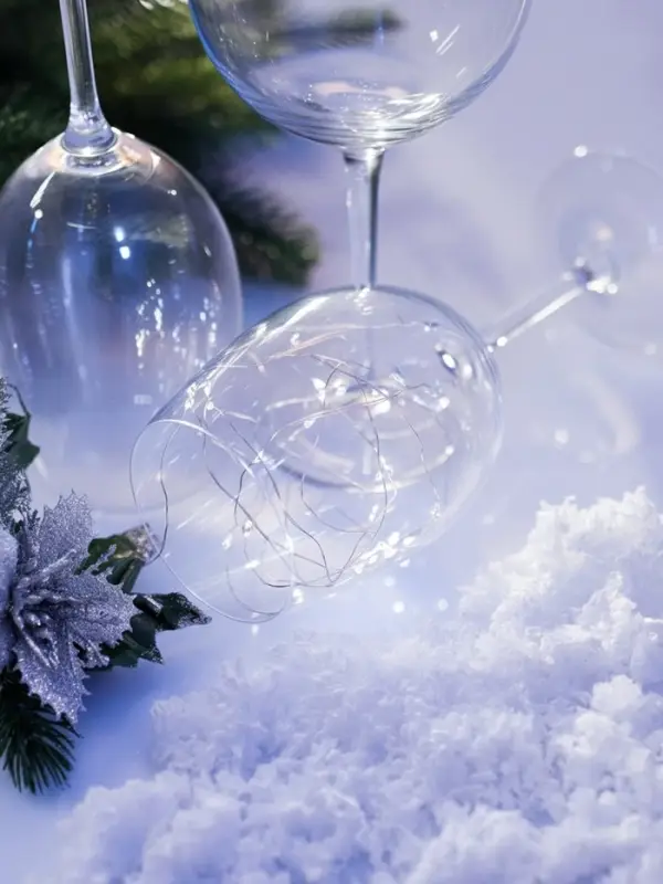 Гирлянда «Нить» 3 м, роса. IP20, серебристая нить. 30 LED, от батареек AG13×3, 3 режима, свечение тёплое белое