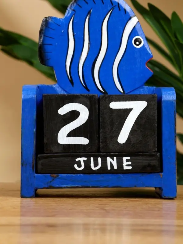 Календарь настольный "Экзотическая рыбка" дерево 11х5х14 см, цв. синий