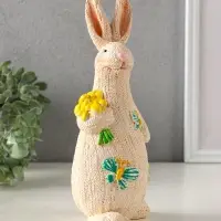 Сувенир полистоун "Зайка вязанный с букетом цветов" 8х10,5х23 см Сувенир полистоун "Зайка вязанный с букетом цветов" 8х10,5х23 см