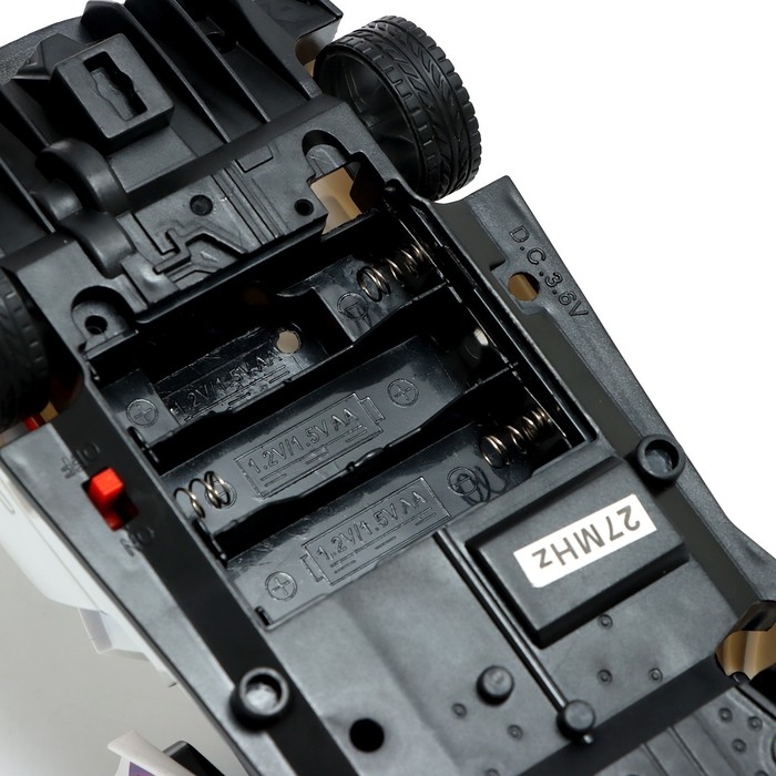 Машина радиоуправляемая «Полиция», световые эффекты, открываются двери, работает от батареек Машина радиоуправляемая «Полиция», световые эффекты, открываются двери, работает от батареек