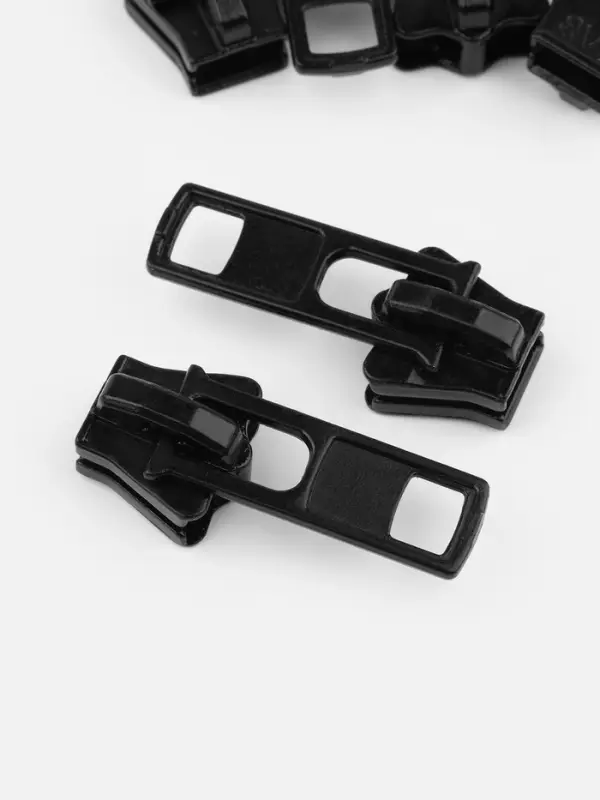 Бегунок для молнии «Трактор», №8, прямоугольный, чёрный Бегунок для молнии «Трактор», №8, прямоугольный, чёрный