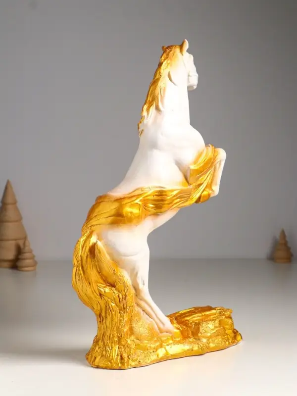Фигура гипс &laquo;Победоносный конь&raquo;, 34&times;22&times;9 см, белый с золотом
