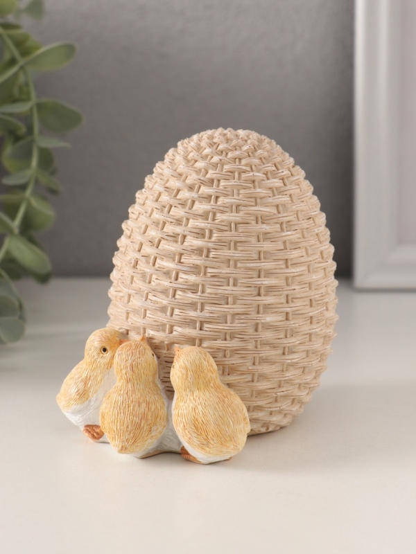 Сувенир полистоун  Сувенир полистоун "Цыплята у плетённого яичка" 10х8х10 см