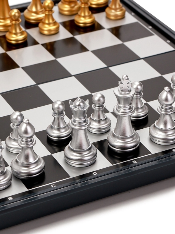 Шахматы магнитные 25 х 25 см, король h-5 см, пешка h-2.5 см Шахматы магнитные 25 х 25 см, король h-5 см, пешка h-2.5 см