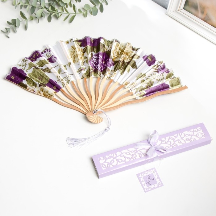 Веер бамбук, текстиль h=21 см изгиб, с кистью  Веер бамбук, текстиль h=21 см изгиб, с кистью "Цветы" в коробке, бело-сиреневый