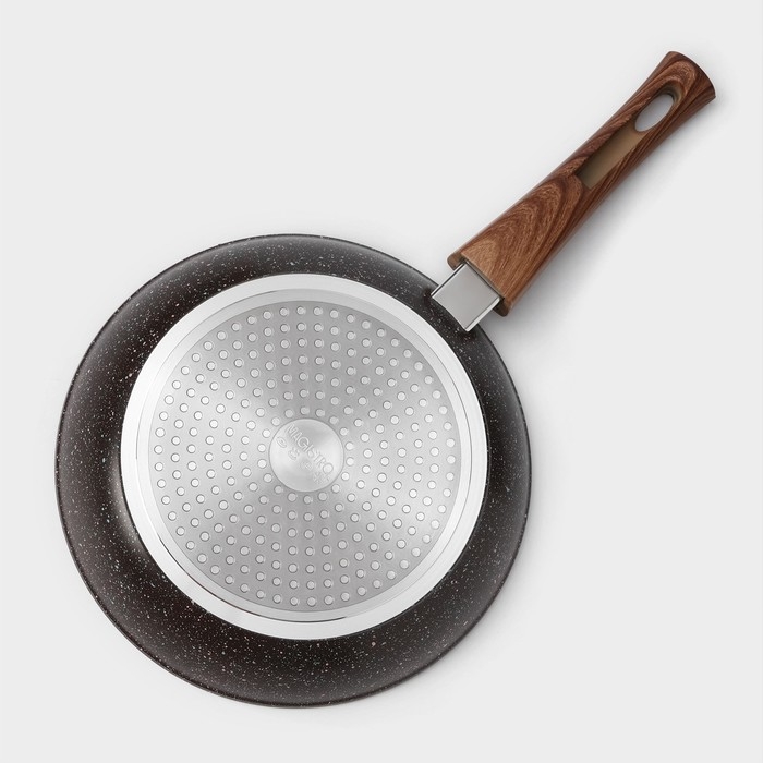 Сковорода кованая Magistro Granit, d=24 см, съёмная ручка soft-touch, антипригарное покрытие, индукция, цвет чёрный Сковорода кованая Magistro Granit, d=24 см, съёмная ручка soft-touch, антипригарное покрытие, индукция, цвет чёрный