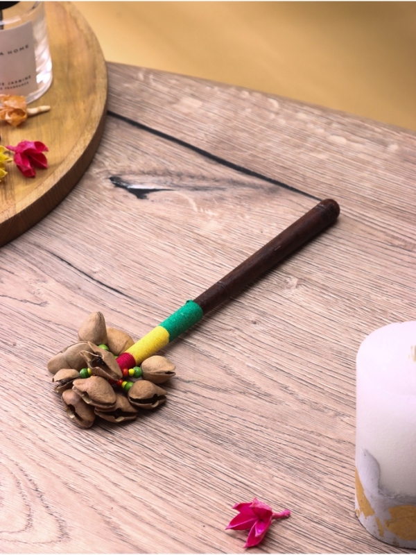 Сувенирный музыкальный инструмент Сувенирный музыкальный инструмент "Маракас" махагон, орехи кемири, 20х12х3 см