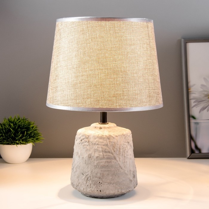 Настольная лампа Настольная лампа "Вурст" Е14 40Вт серый 30х30х33см RISALUX