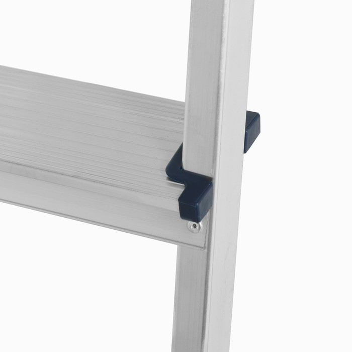 Стремянка ТУНДРА, алюминиевая, с органайзером, 4 ступени, 820 мм Стремянка ТУНДРА, алюминиевая, с органайзером, 4 ступени, 820 мм