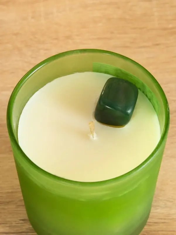 Свеча в стекле с камнем Manifest цветочный 200 гр соевый воск Свеча в стекле с камнем Manifest цветочный 200 гр соевый воск