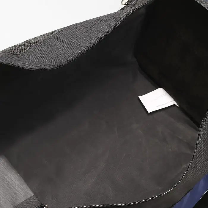 Сумка дорожная на молнии, 3 наружных кармана, длинный ремень, цвет чёрный/синий Сумка дорожная на молнии, 3 наружных кармана, длинный ремень, цвет чёрный/синий