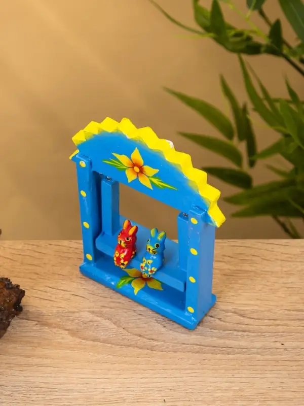 Сувенир Сувенир "Зайки на качелях" дерево 11х5,4х14,4 см, цв. синий