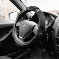 Спонжевая оплетка руля AVS SP-426M-B ( размер M, черный) - Серия "Sponge"