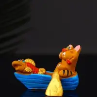Фигурка полистоун &laquo;Кот в лодке с рыбкой&raquo;, 4.2&times;5.8&times;5.4 см