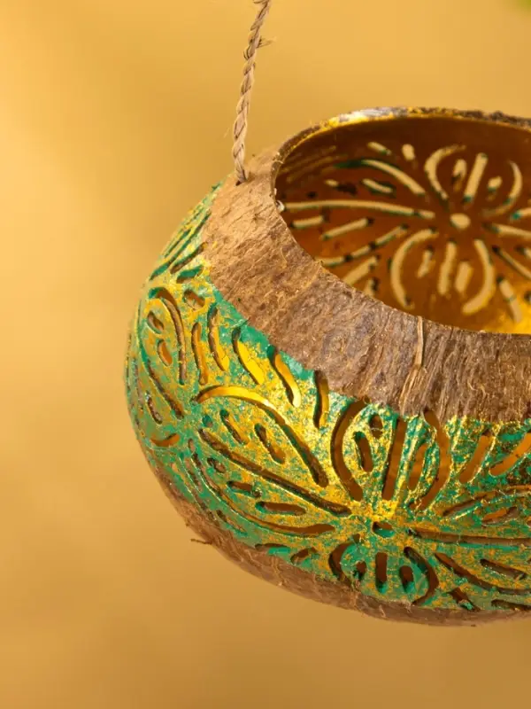 Подсвечник подвесной из кокоса, 9-12 см, зелёно-золотой Подсвечник подвесной из кокоса, 9-12 см, зелёно-золотой