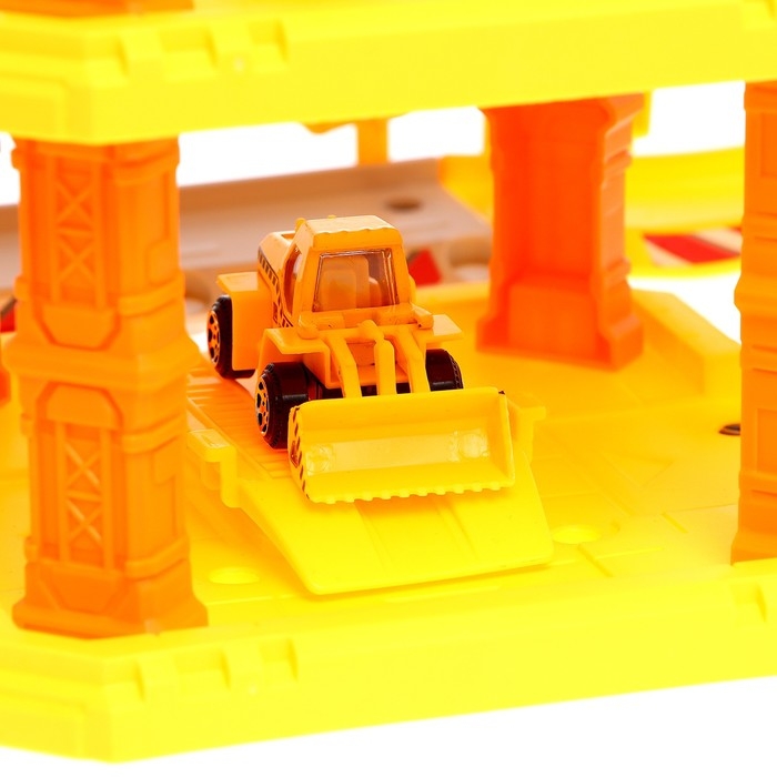 Парковка &laquo;Большая стройка&raquo;, с металлическими машинкой и вертолётом