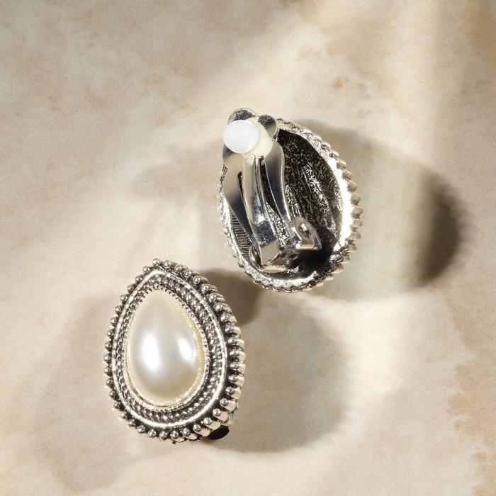 Клипсы «Грейс» капля в огранке, цвет белый в чернёном серебре Клипсы «Грейс» капля в огранке, цвет белый в чернёном серебре