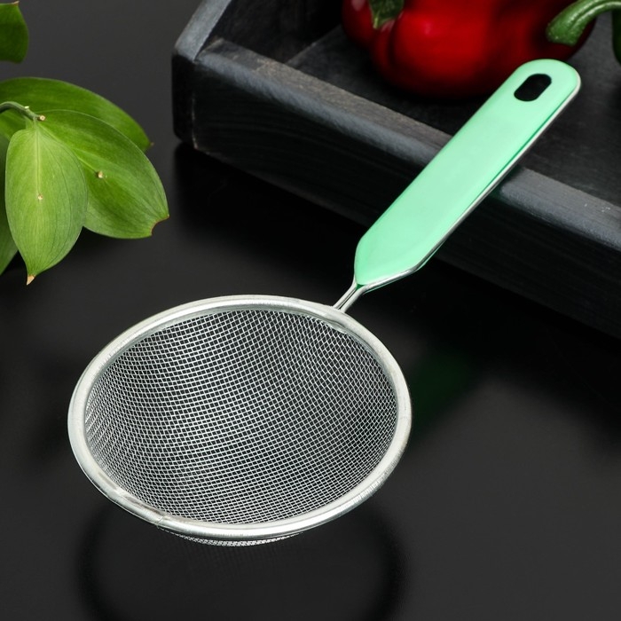 Сито для просеивания с ручкой Доляна «Хозяюшка», d=10 см, цвет зелёный Сито для просеивания с ручкой Доляна «Хозяюшка», d=10 см, цвет зелёный