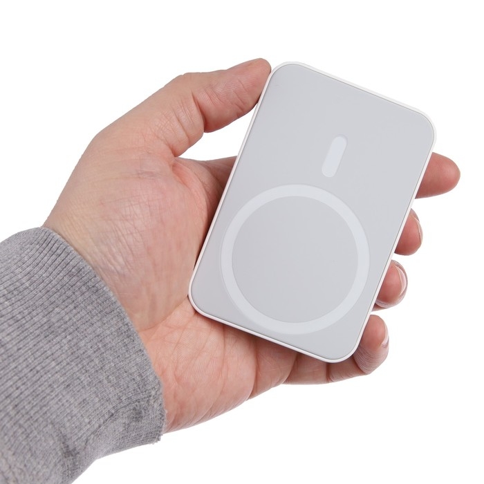 Внешний аккумулятор CRR-32, 3000 мАч, 5 W, с функцией MagSafe, Lightning, белый Внешний аккумулятор CRR-32, 3000 мАч, 5 W, с функцией MagSafe, Lightning, белый