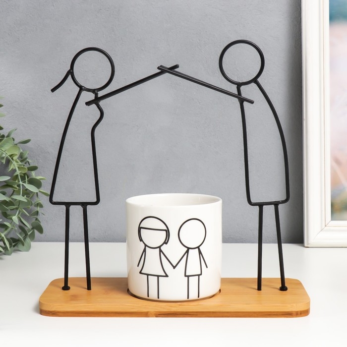 Сувенир металл карандашница  Сувенир металл карандашница "Парочка держатся за руки" 25х9,8х25 см