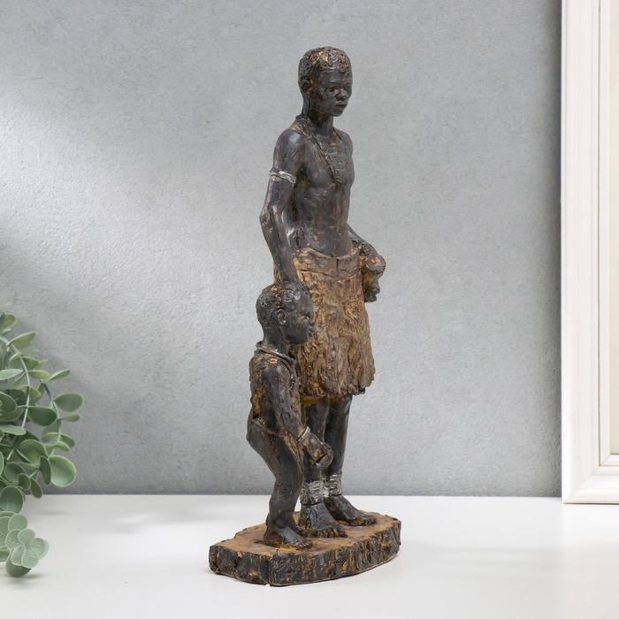 Сувенир полистоун  Сувенир полистоун "Африканец с сыном" под дерево 32х15,5х9 см