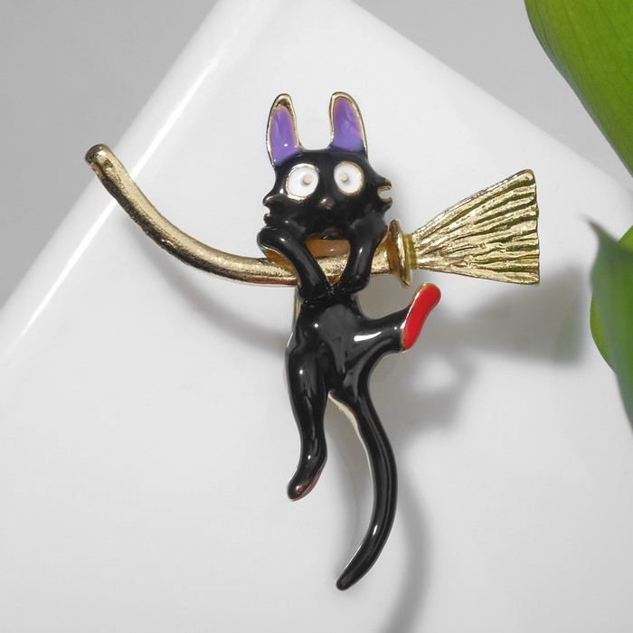 Брошь «Кот» на метле, цветная в золоте Брошь «Кот» на метле, цветная в золоте