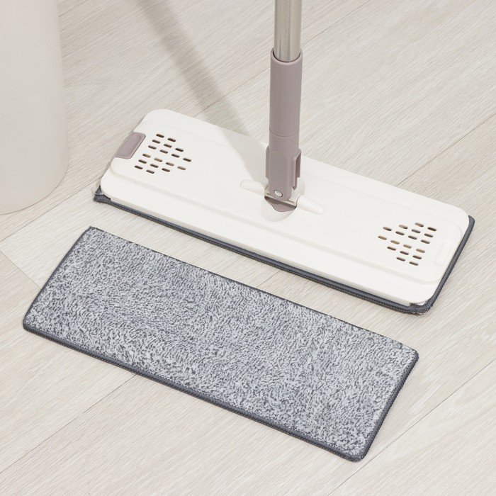 Швабра с отжимом и ведро Доляна: ведро с отсеками для полоскания и отжима 9,3 л, швабра плоская, запасная насадка из микрофибры Швабра с отжимом и ведро Доляна: ведро с отсеками для полоскания и отжима 9,3 л, швабра плоская, запасная насадка из микрофибры