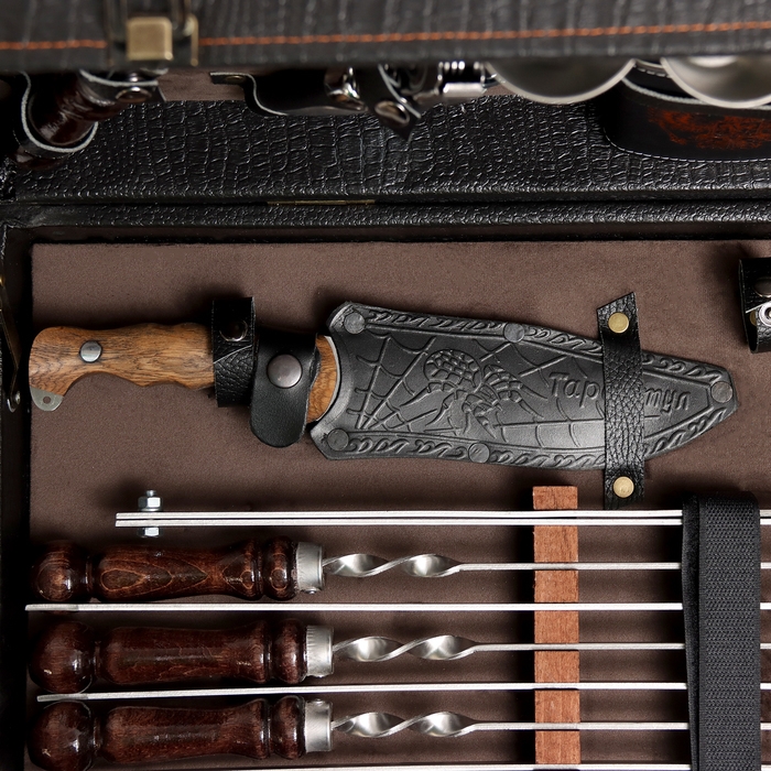 Набор с шампурами подарочный  Набор с шампурами подарочный "Охотник" №10, в кейсе из эко-кожи