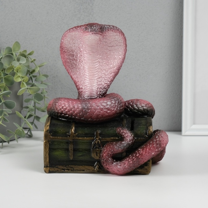 Новогодняя копилка  Новогодняя копилка "Кобра на сундуке "  20 х 17 х 12 см, бордовый